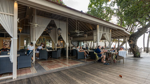 Open-air Boardwalk dining pavilion facing the beach