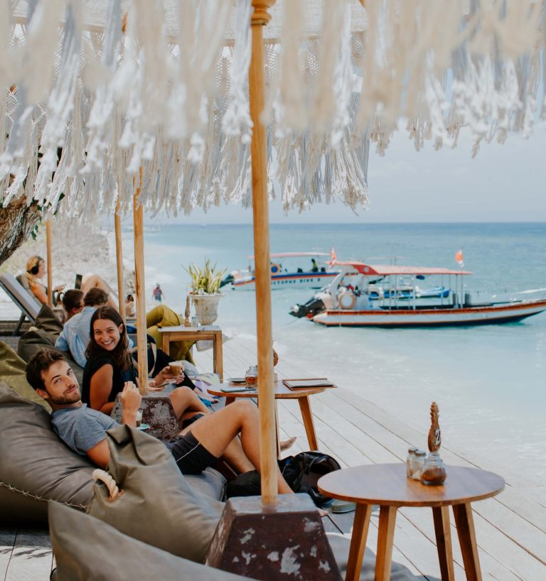 海辺に建つPenida Colada Beach Barの外観