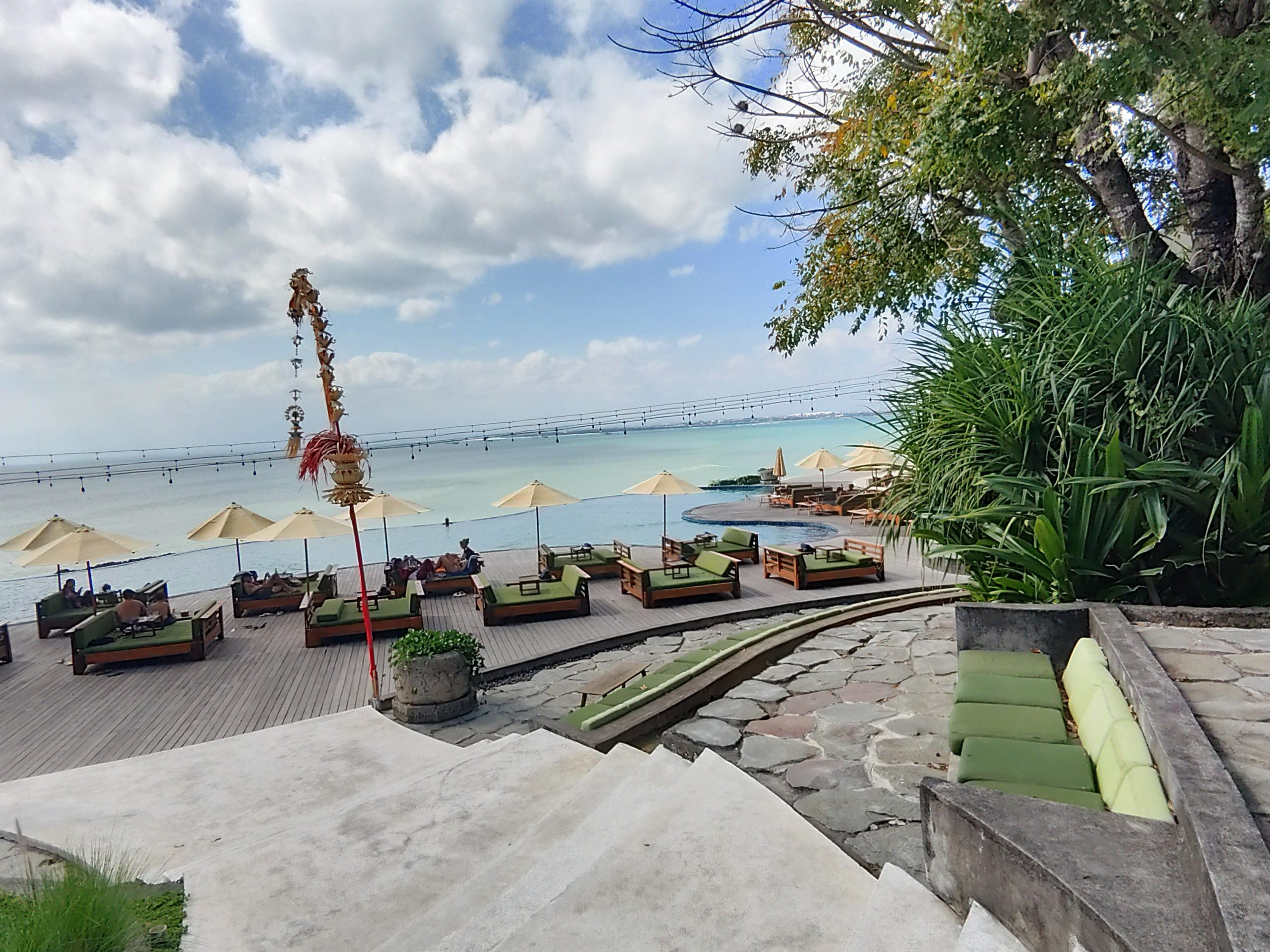Teras dengan pemandangan laut di Locca Sea House