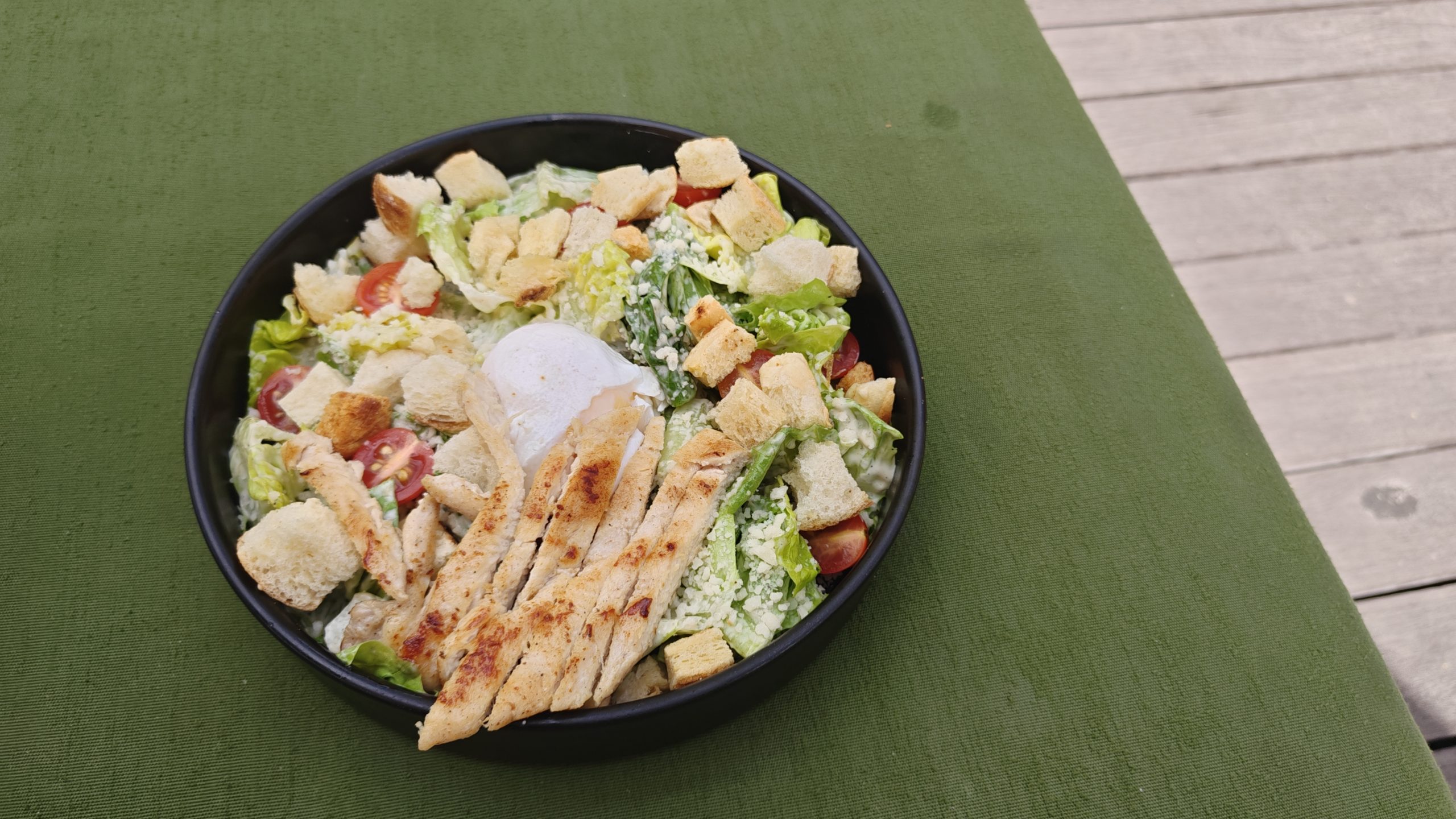 Salad ayam di Locca Sea House
