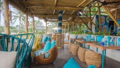 Azul Beach Clubのプールや海辺で過ごす雰囲気が分かる写真。
