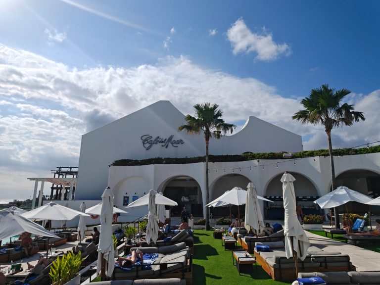 Cafe del Mar Bali afternoon-to-evening stay setting