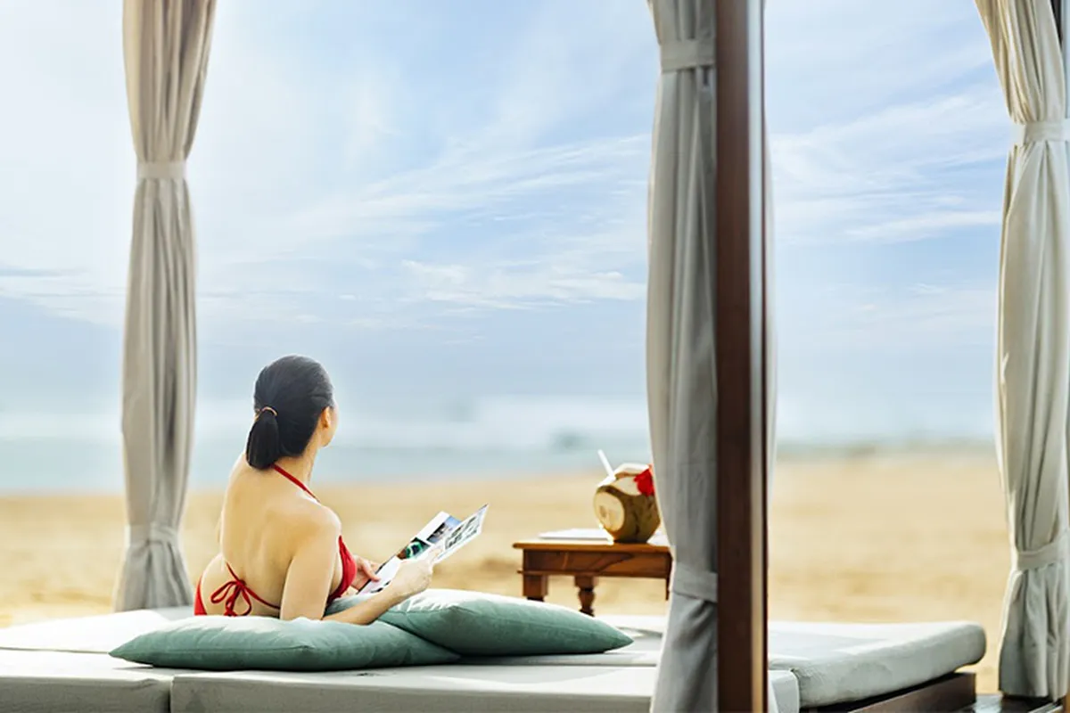 Suasana siang di sisi pantai