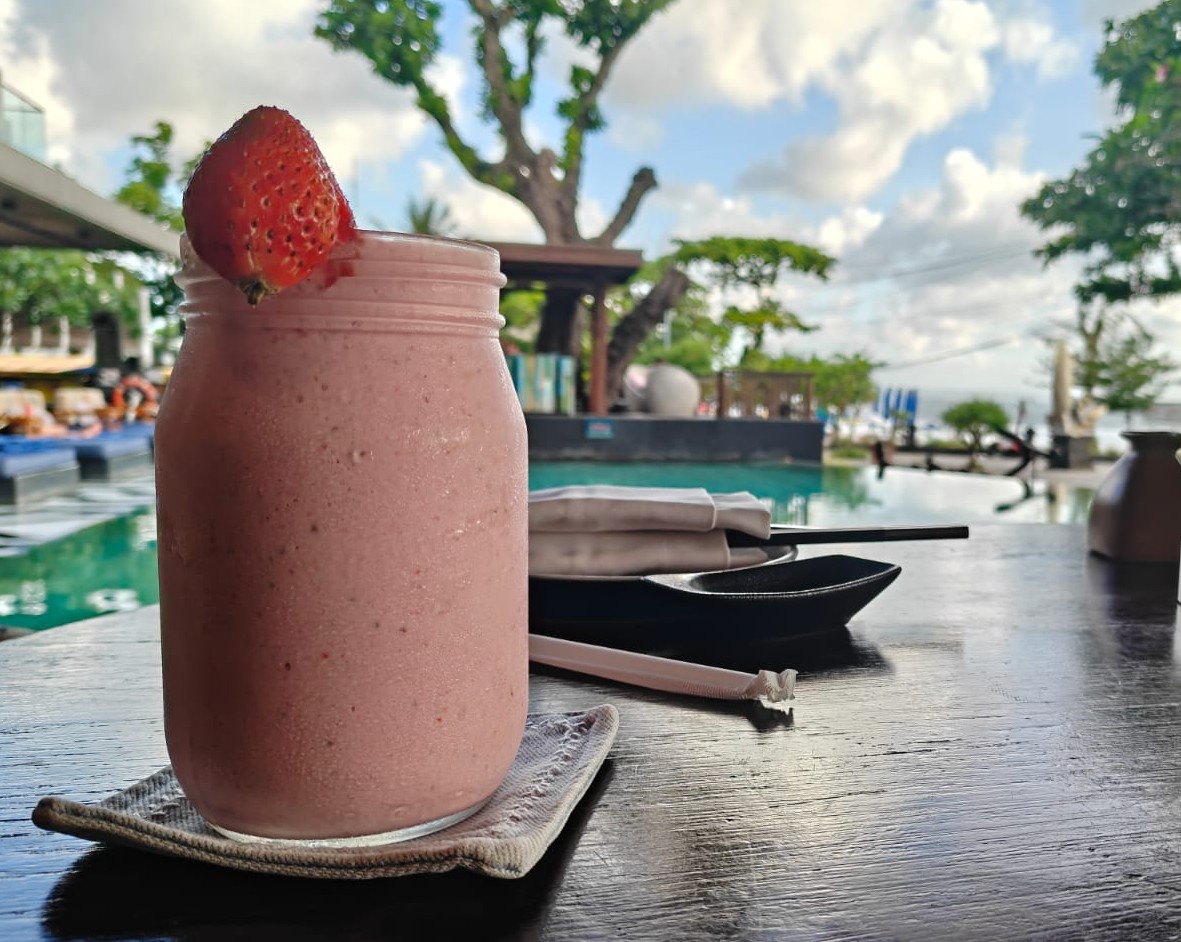 Sugar_Sand_food_Strawberry_Milkshake