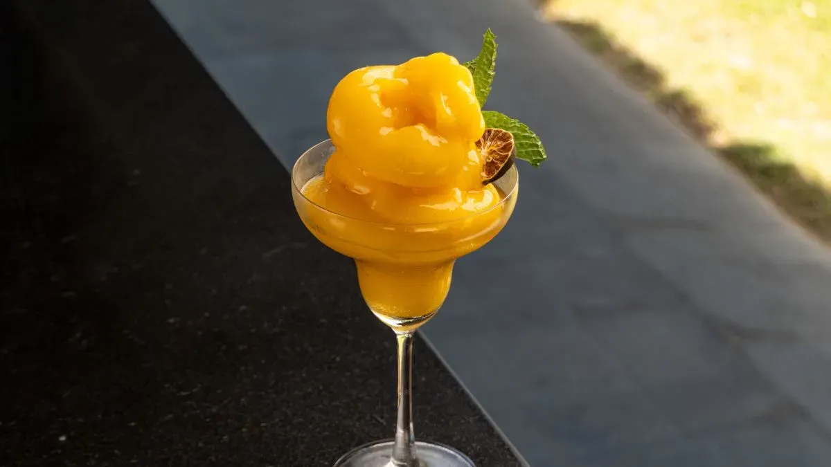 Sunset_Beach_Bar_official_tropical_drink