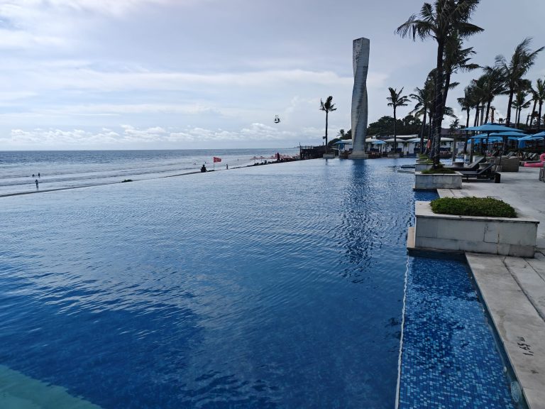 VUE Beach Club pool with Berawa ocean view