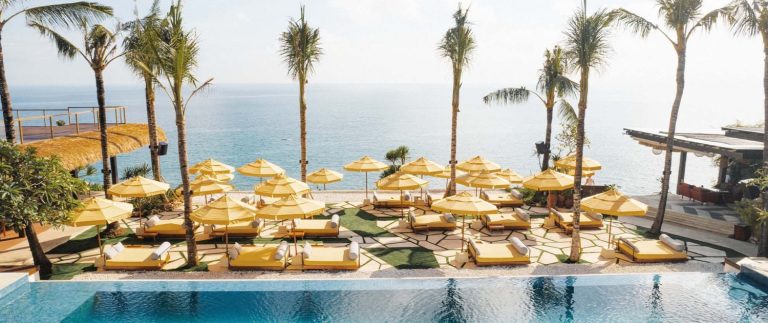 Ulu Cliffhouse oceanfront pool and cliff view