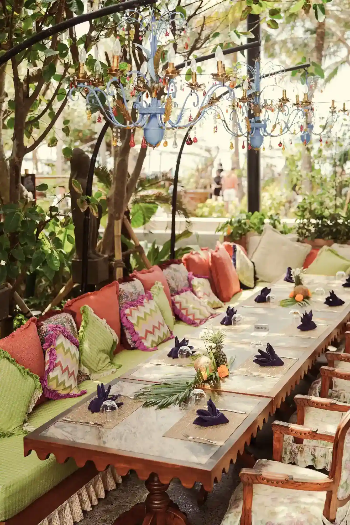 Garden lounge table at Byrdhouse Beach Club