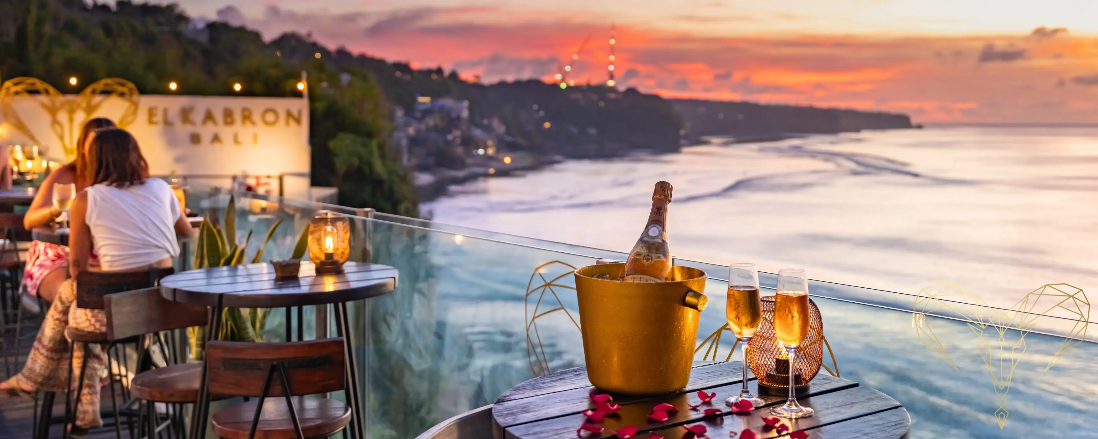 Oceanfront high table di Sunset Theater