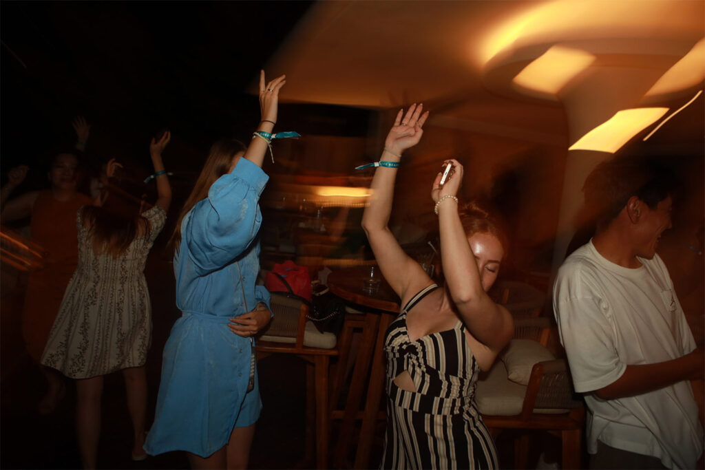 Klive Beach Club night party atmosphere