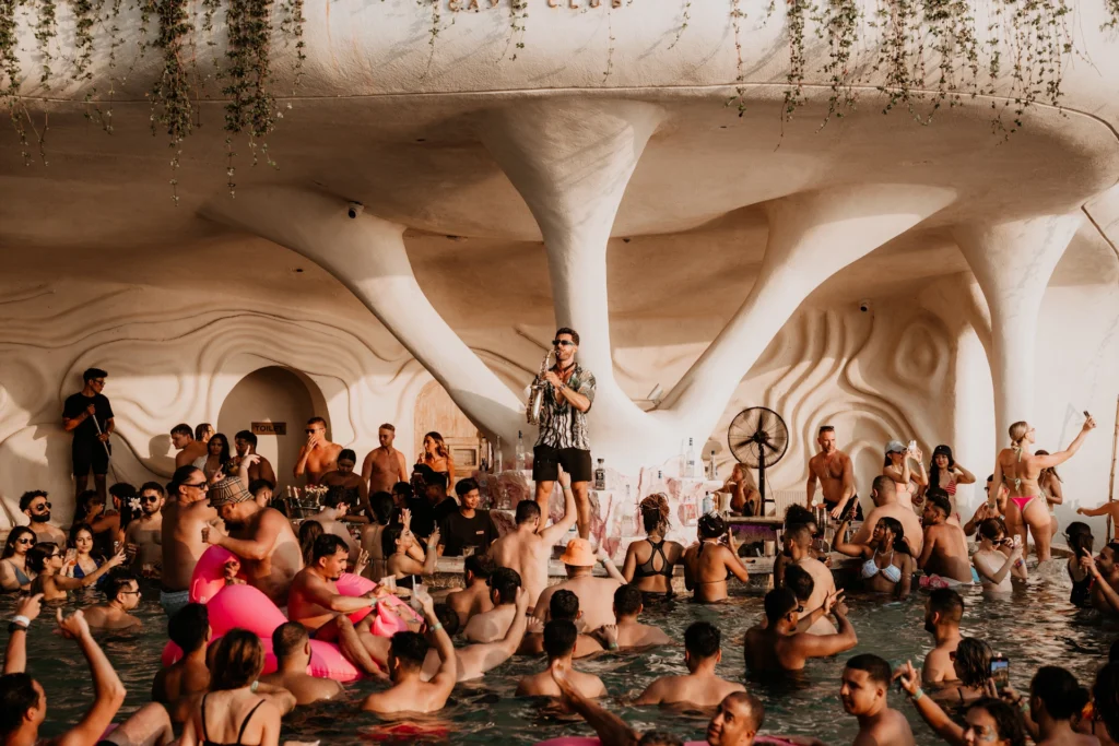 Luna Beach Club Utopia Cave Club daily program