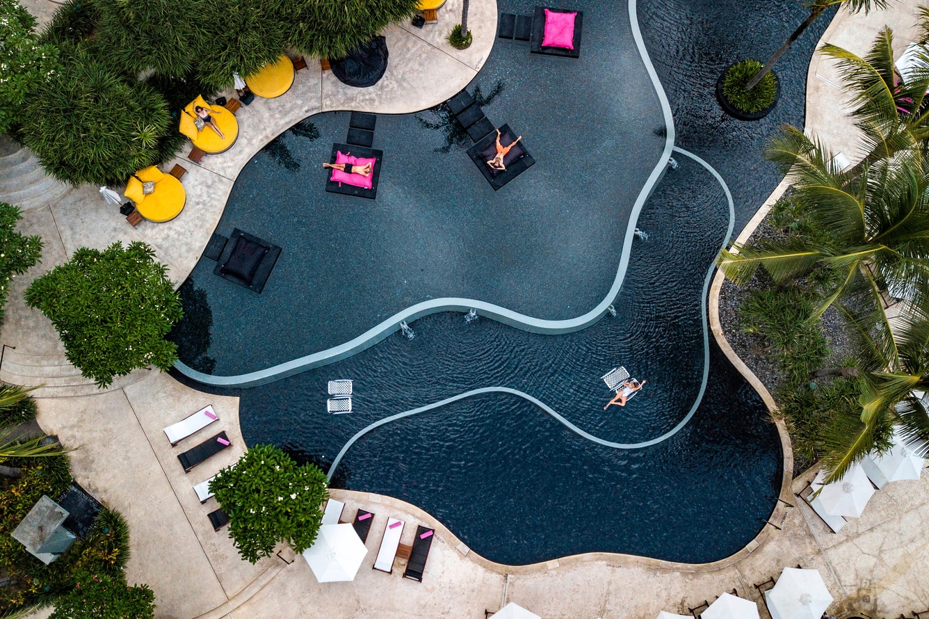 Foto curve pool WET DECK dari atas
