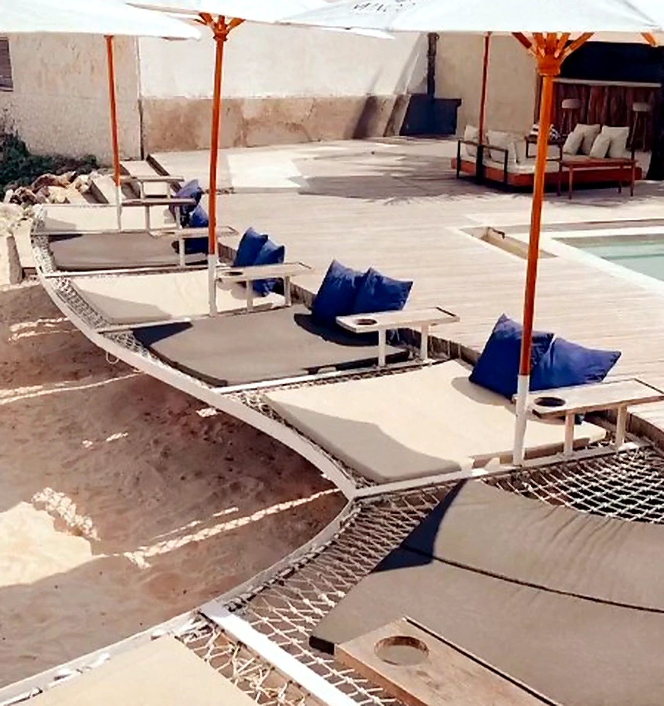 Minoo Beach Clubのハンモック席。