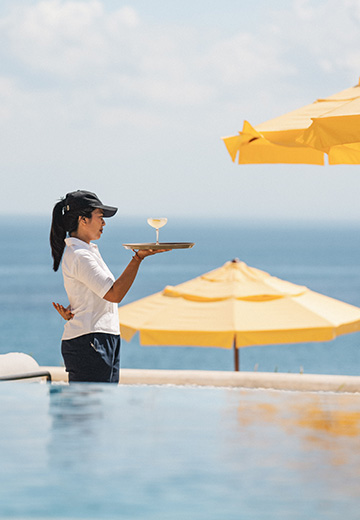 Ulu Cliffhouse pool service and ocean view