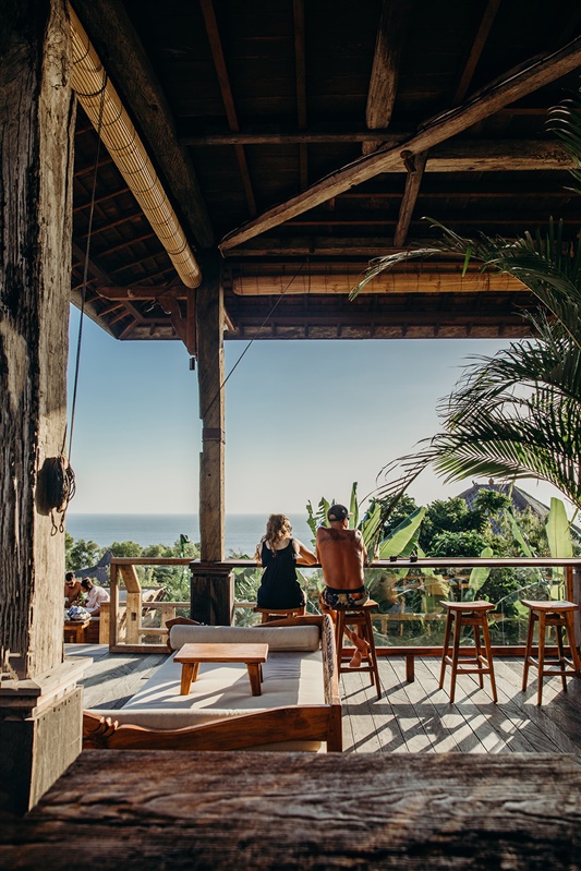Mana Uluwatu pavilion and cliffside ocean view
