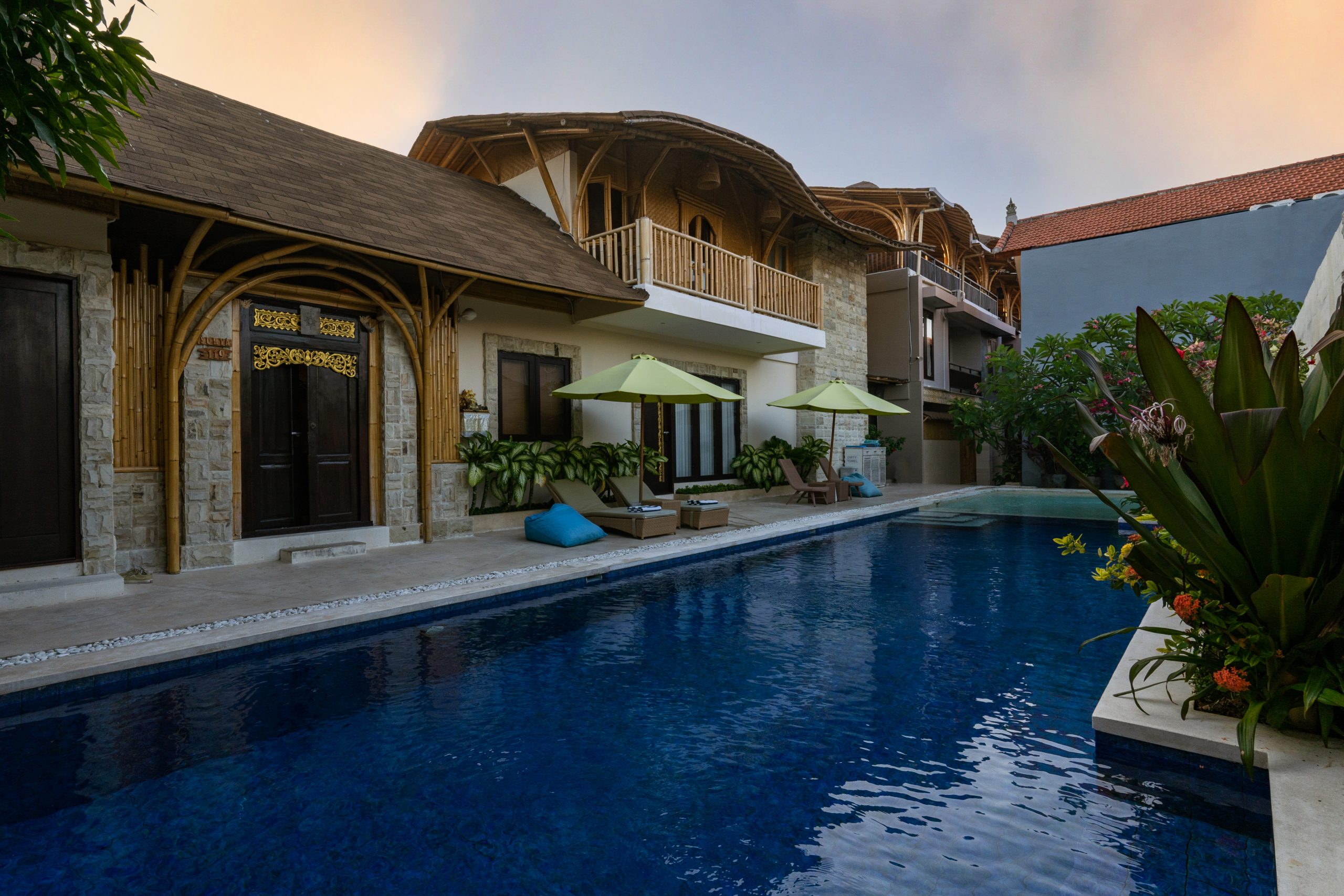 Bali Sunshine dipping pool atmosphere