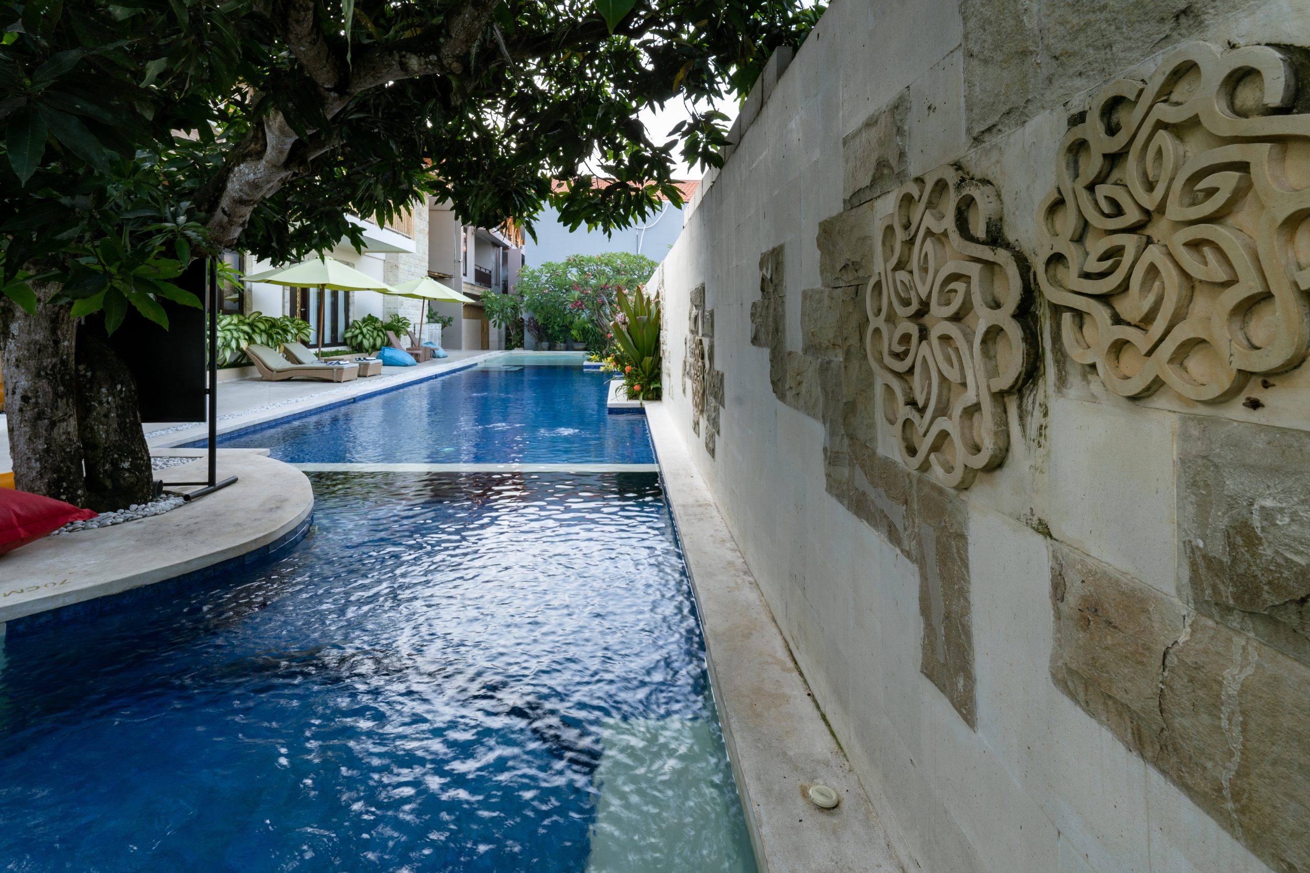 Sun N Sand pool and water area
