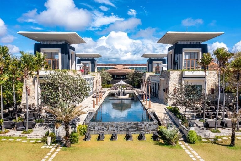 Sakala Beach Club beachfront and pool overview