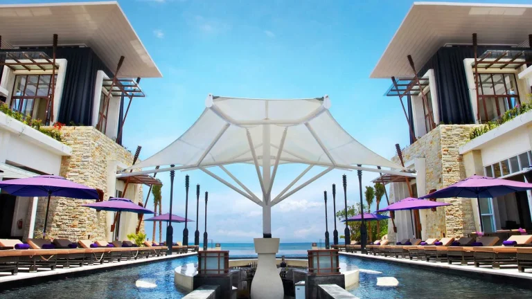 Sakala Beach Clubのインフィニティバーとカクテル
