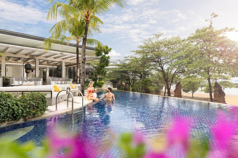 SKAI Bar & Grill pool and overall beachfront atmosphere